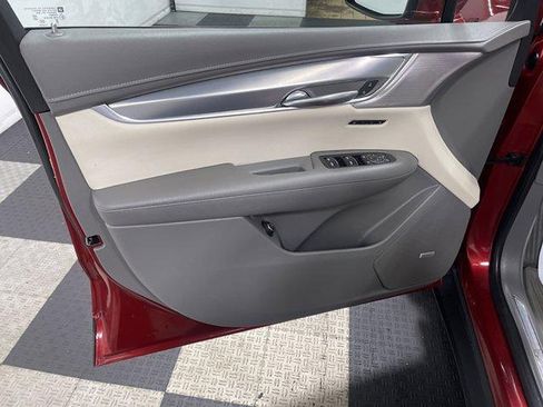 Used 2021 Cadillac XT5 Premium Luxury FWD image 7