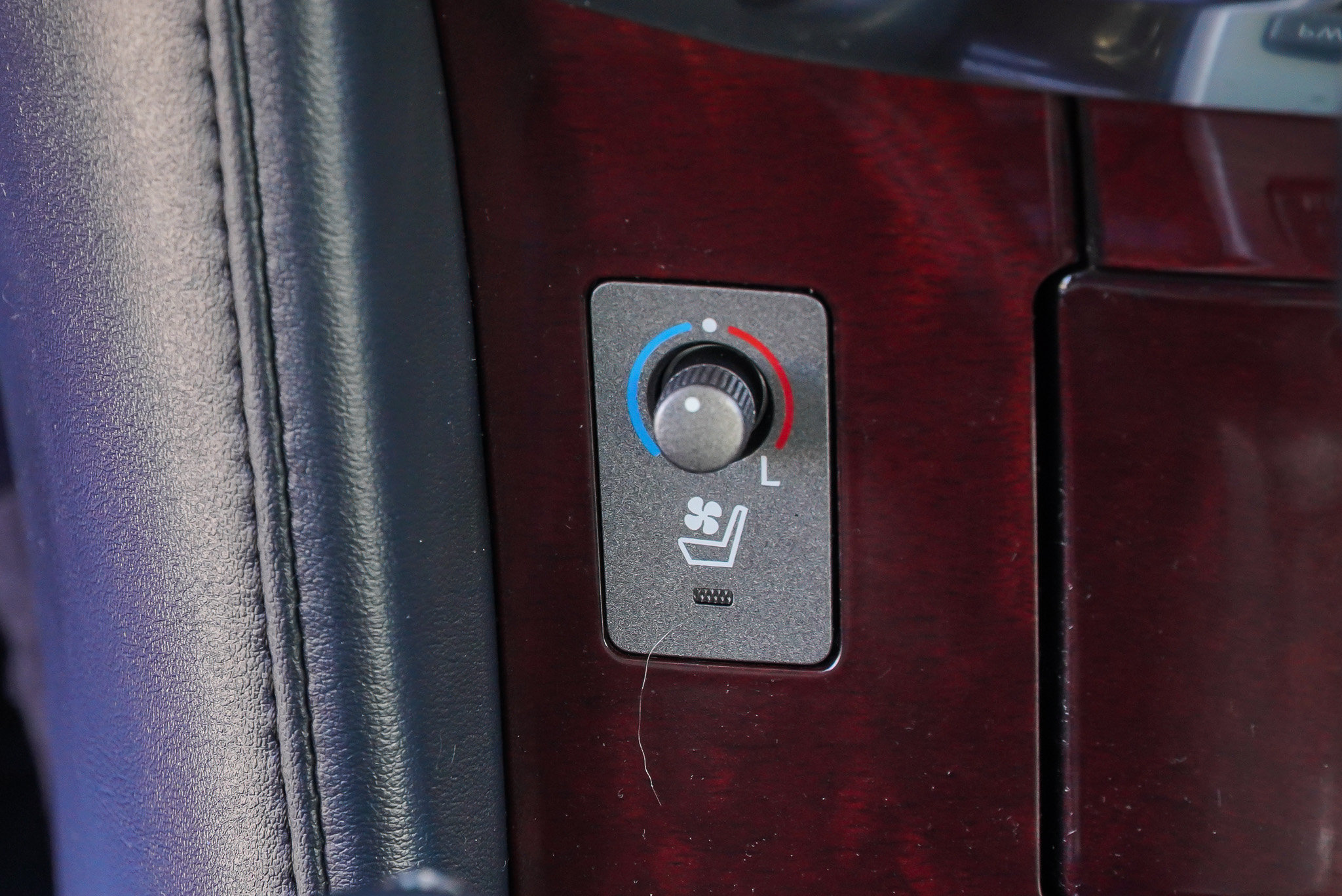 Used 2015 Lexus LX 570 4WD w/ Luxury Package image 49