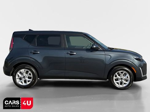 Used 2025 Kia Soul LX w/ LX Technology Package FWD image 8