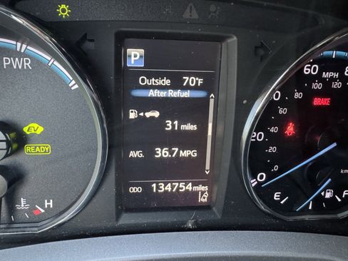 Used 2018 Toyota RAV4 LE Plus image 28