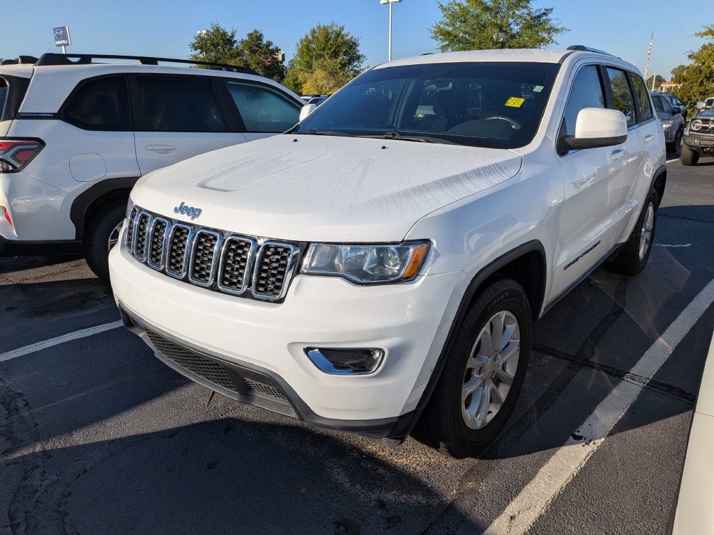 Used 2021 Jeep Grand Cherokee Laredo AWD/4WD image 3