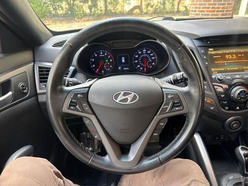 Used 2016 Hyundai Veloster Turbo image 16