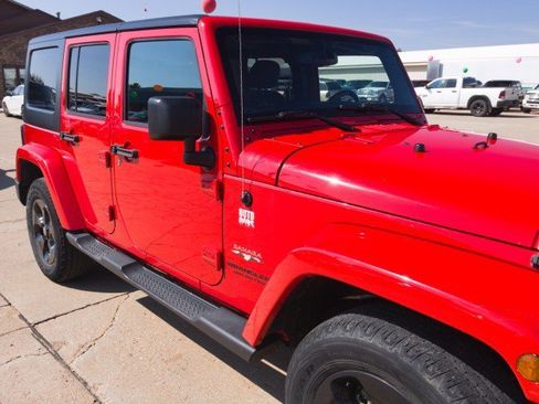 Used 2017 Jeep Wrangler Unlimited Sahara AWD/4WD image 10