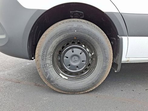 Used 2025 Mercedes-Benz Sprinter 2500 image 9