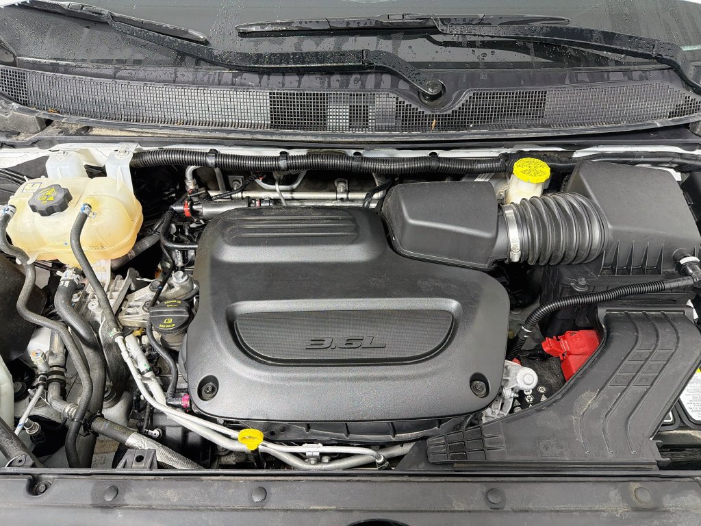 Used 2025 Chrysler Pacifica Limited FWD image 31