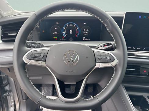 New 2025 Volkswagen Tiguan SE image 10