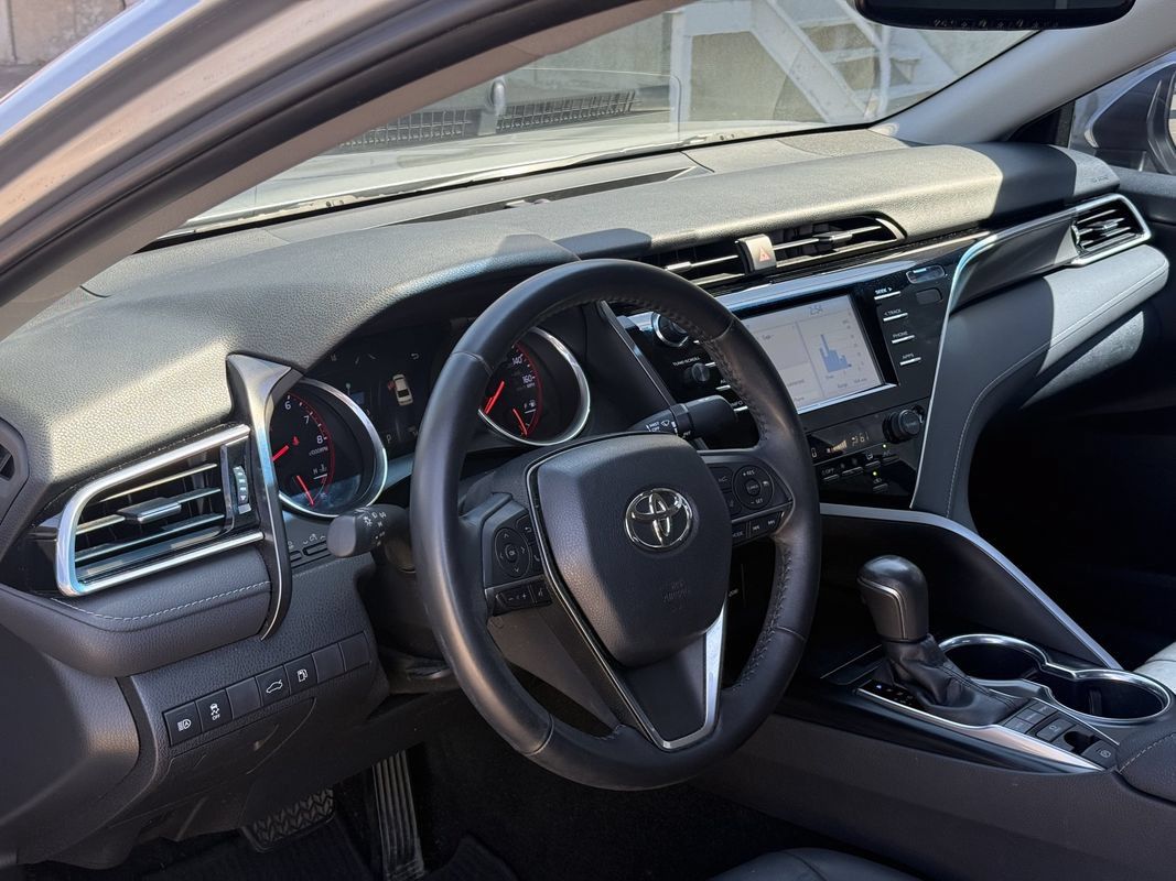 Used 2018 Toyota Camry XSE FWD image 7