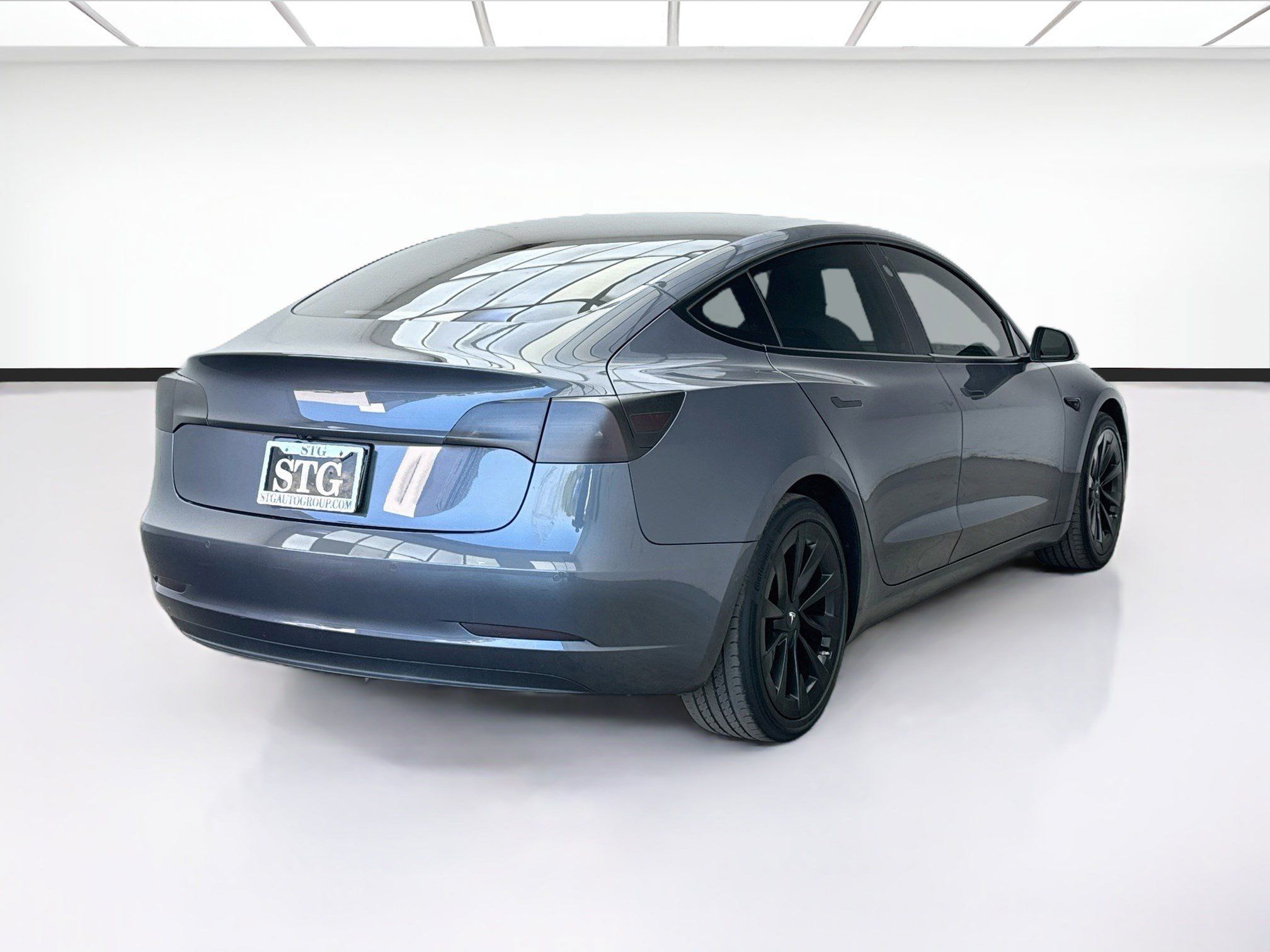 Used 2022 Tesla Model 3 Long Range AWD/4WD image 4