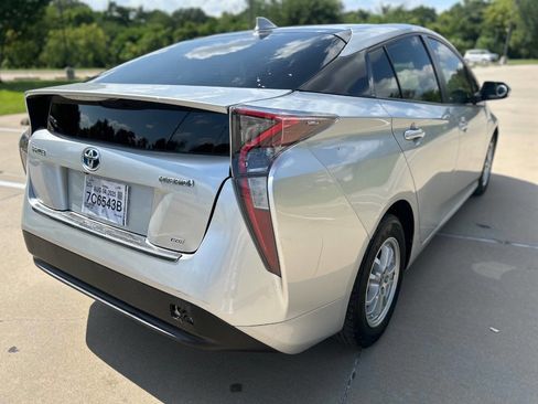 Used 2016 Toyota Prius Two image 5