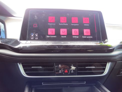 Used 2024 Volkswagen Atlas SEL Premium R-Line image 29