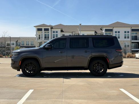 Used 2024 Jeep Wagoneer Series II image 4