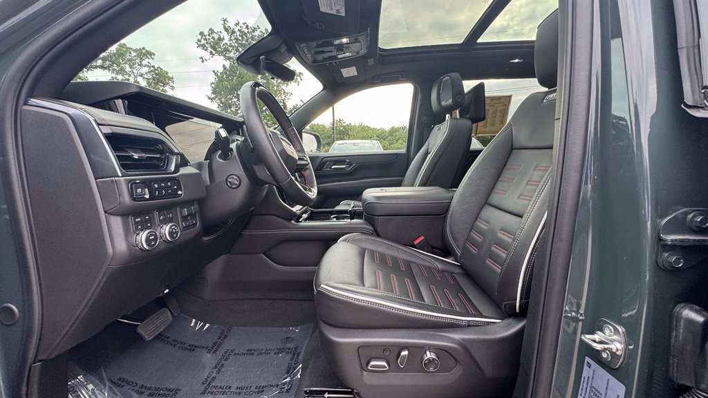 Used 2025 GMC Yukon XL AT4 Ultimate w/ LPO, Floor Liner Package AWD/4WD image 26