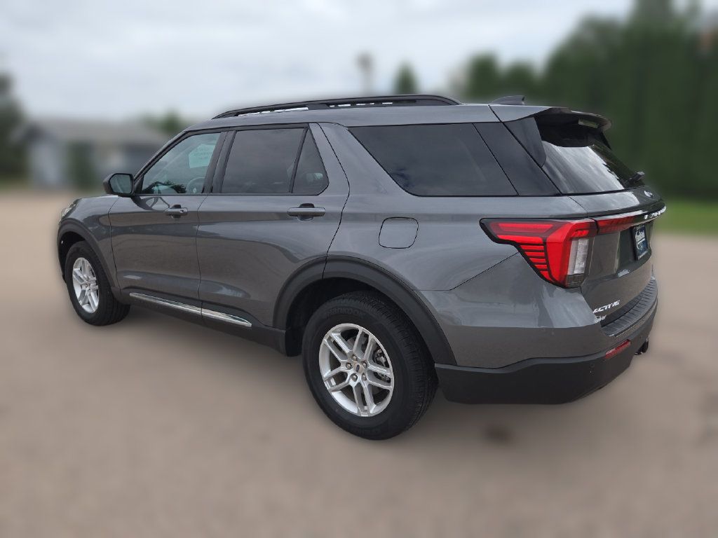 Used 2025 Ford Explorer Active AWD/4WD image 3