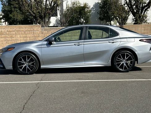 Used 2024 Toyota Camry SE image 7