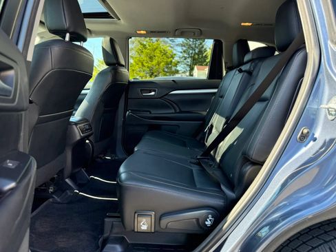 Used 2016 Toyota Highlander XLE AWD/4WD image 24