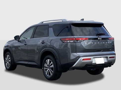 New 2025 Nissan Pathfinder SL image 2