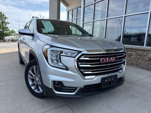 Used 2022 GMC Terrain SLT w/ Infotainment Package II AWD/4WD image 1