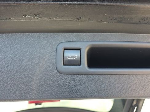 Used 2021 Toyota Highlander XLE image 32