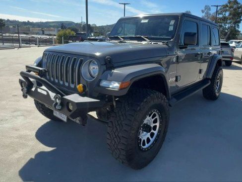 Used 2020 Jeep Wrangler Unlimited Sahara image 4