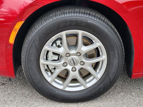 Used 2025 Chrysler Pacifica Select image 30