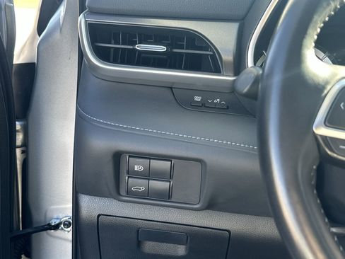 Used 2021 Toyota Highlander XLE image 55