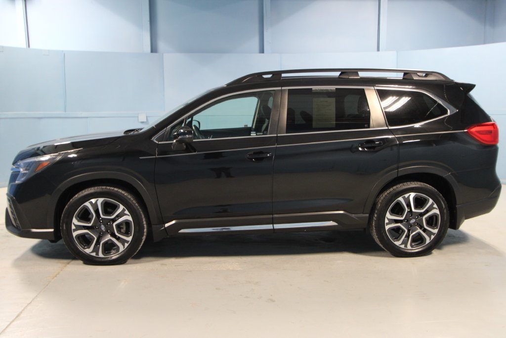 Used 2023 Subaru Ascent Limited AWD/4WD image 30