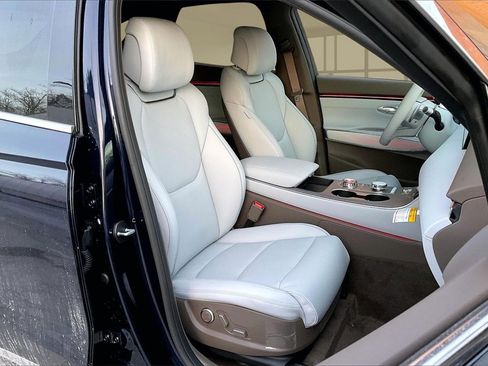 New 2026 Genesis GV70 2.5T Advanced image 11