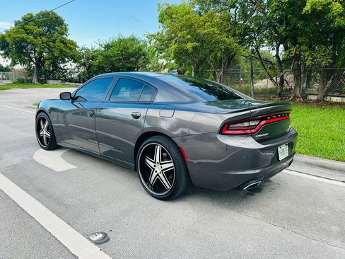 Used 2018 Dodge Charger R/T RWD image 3