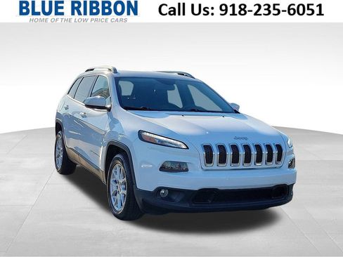 Used 2018 Jeep Cherokee Latitude image 1