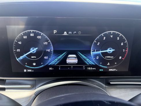 Used 2023 Kia Carnival SX FWD image 16