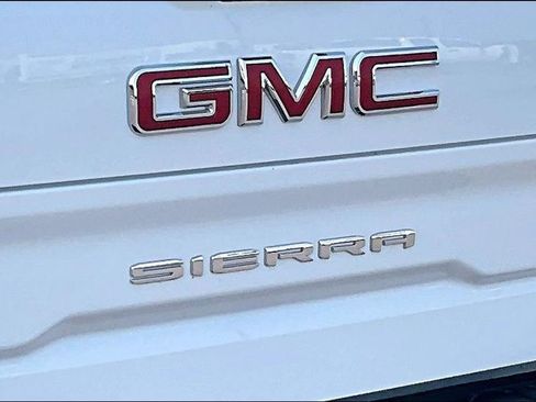 Used 2024 GMC Sierra 1500 AT4 w/ AT4 Preferred Package AWD/4WD image 8