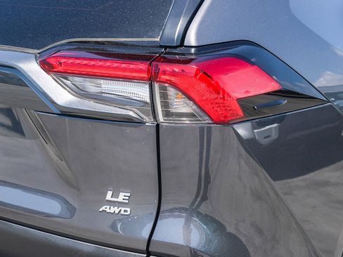 Used 2023 Toyota RAV4 LE AWD/4WD image 10