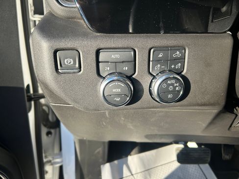 Used 2025 GMC Sierra 1500 SLT image 18