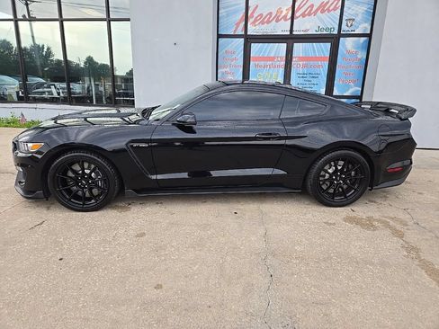 Used 2019 Ford Mustang Shelby GT350 w/ Technology Package RWD image 5