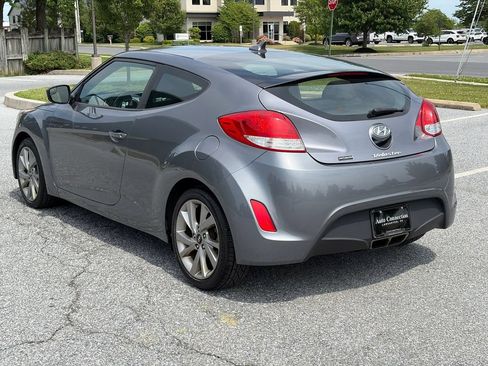 Used 2017 Hyundai Veloster FWD image 4