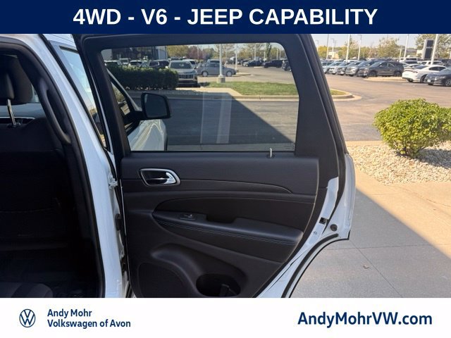 Used 2018 Jeep Grand Cherokee Laredo AWD/4WD image 16