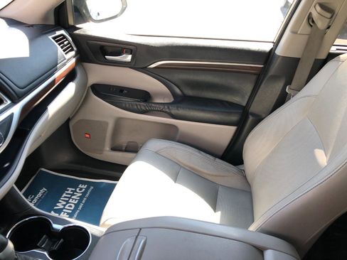 Used 2015 Toyota Highlander Limited image 22