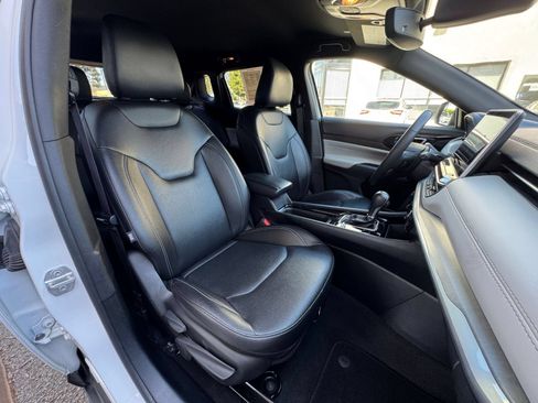 Used 2025 Jeep Compass Limited AWD/4WD image 32
