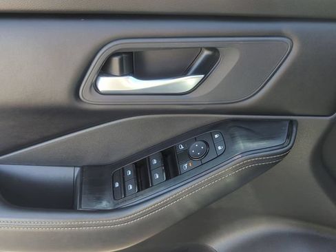 Used 2024 Nissan Rogue SV AWD/4WD image 13