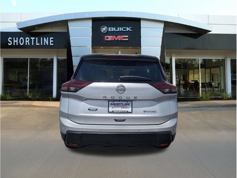 Used 2024 Nissan Rogue SV AWD/4WD image 4