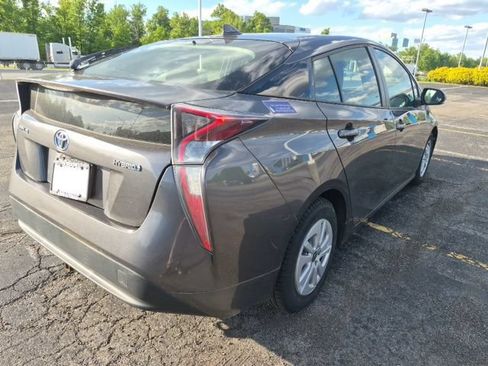Used 2017 Toyota Prius Two FWD image 7