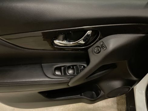 Used 2017 Nissan Rogue S w/ S Appearance Package image 13