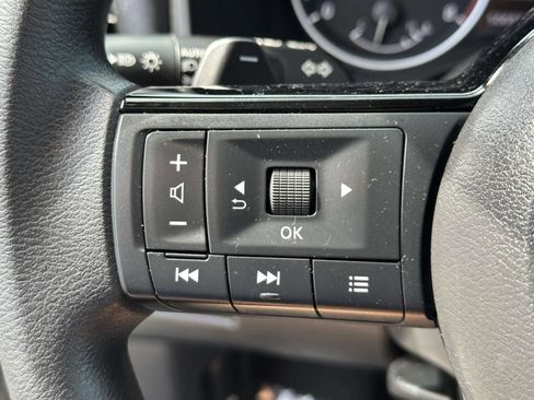 Used 2023 Nissan Rogue SV AWD/4WD image 17