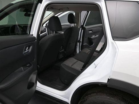 Used 2026 Nissan Rogue SV image 12