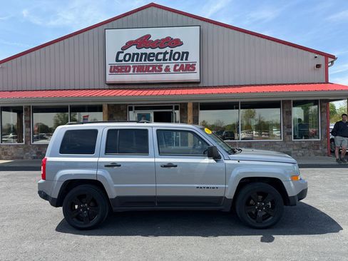 Used 2014 Jeep Patriot Sport w/ Southwest Package image 3