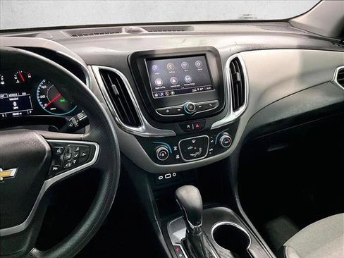 Used 2022 Chevrolet Equinox LS FWD image 8