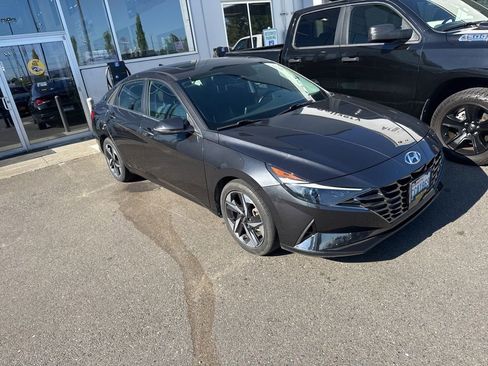 Used 2022 Hyundai Elantra SEL w/ Convenience + Premium Package FWD image 4