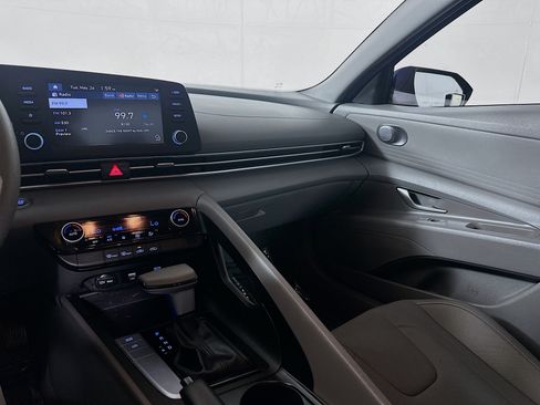 Used 2023 Hyundai Elantra SEL FWD image 21
