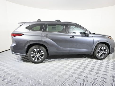 Used 2020 Toyota Highlander XLE image 7