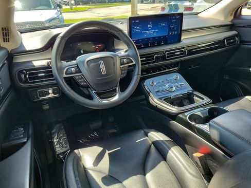 Certified 2022 Lincoln Nautilus FWD image 11